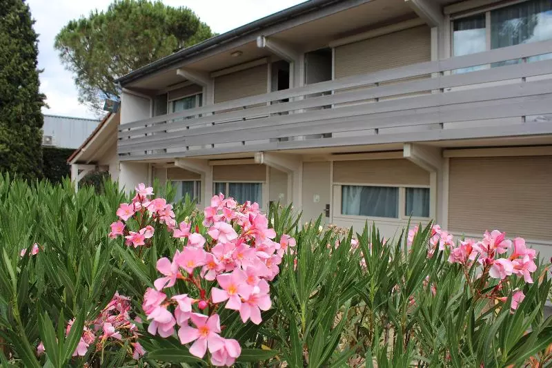 B&b Hotel Avignon Sud Parc Des Expositions