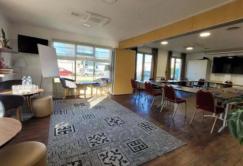 호텔 Campanile Chambery