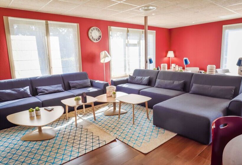 Отель Campanile Clermont Ferrand ~ Riom