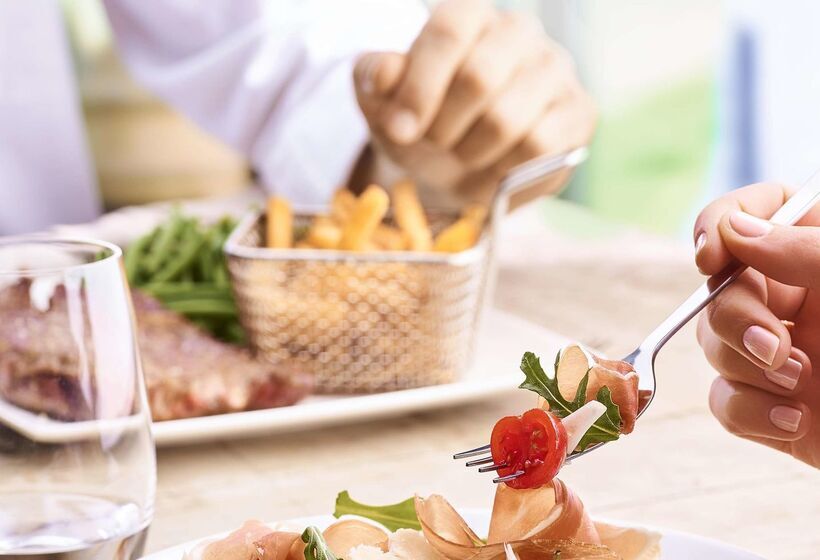 Отель Campanile Clermont Ferrand ~ Riom