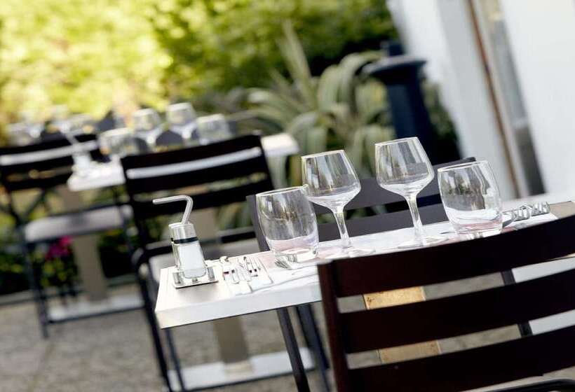 Отель Campanile Clermont Ferrand ~ Riom