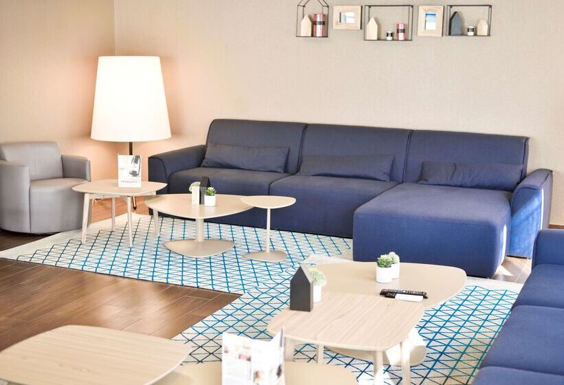 Отель Campanile Clermont Ferrand ~ Riom