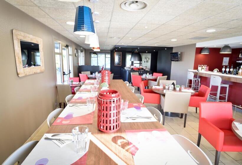 Отель Campanile Clermont Ferrand ~ Riom