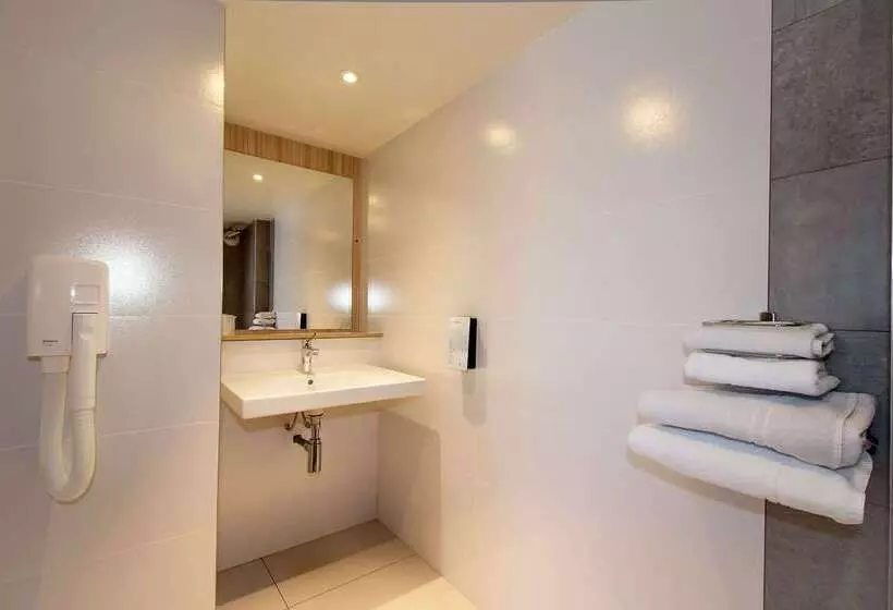 Отель Campanile Reims Ouest Tinqueux