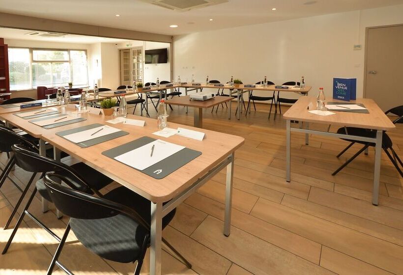 هتل Campanile Reims Ouest  Tinqueux