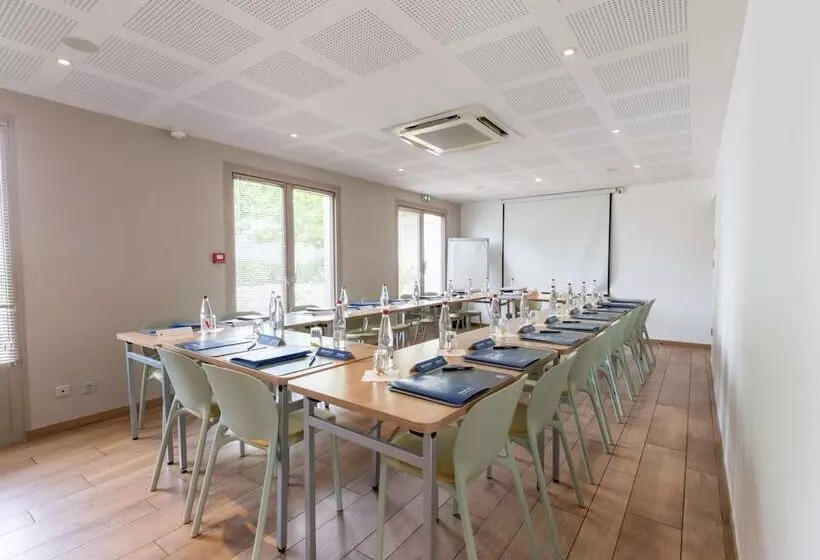 Отель Campanile Reims Ouest Tinqueux