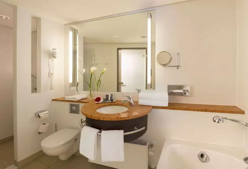 Отель Dorint An Der Kongresshalle  Augsburg