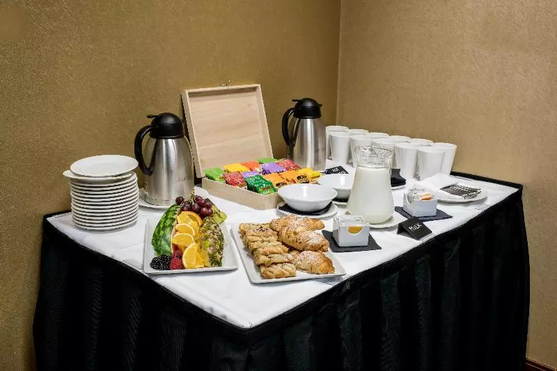 Отель Holiday Inn London Kensington High St., An Ihg