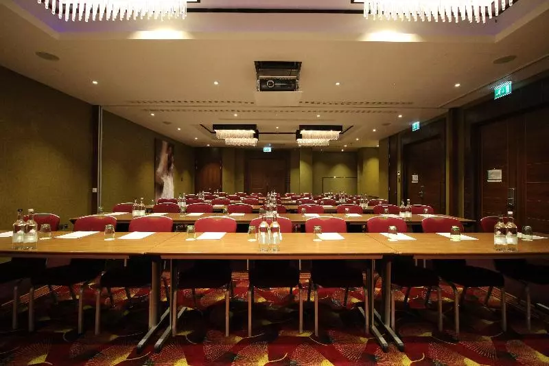 Отель Holiday Inn London Kensington High St., An Ihg