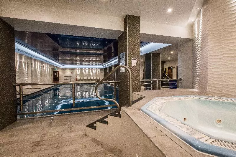 Отель Holiday Inn London Kensington High St., An Ihg