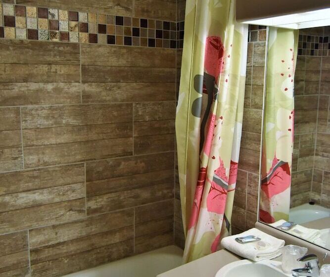 Hotel De Carentan Anciennement Kyriad