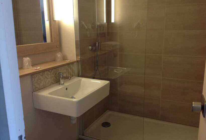 فندق Kyriad Digne Les Bains