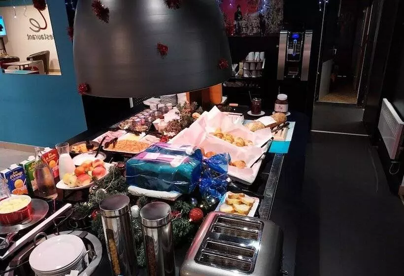 Отель Kyriad Direct Marseille Est  La Valentine