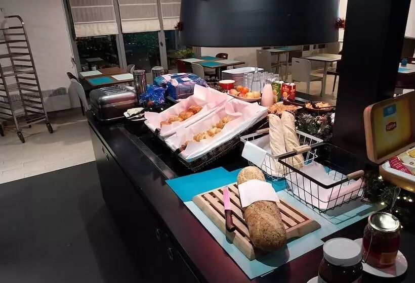 Отель Kyriad Direct Marseille Est  La Valentine