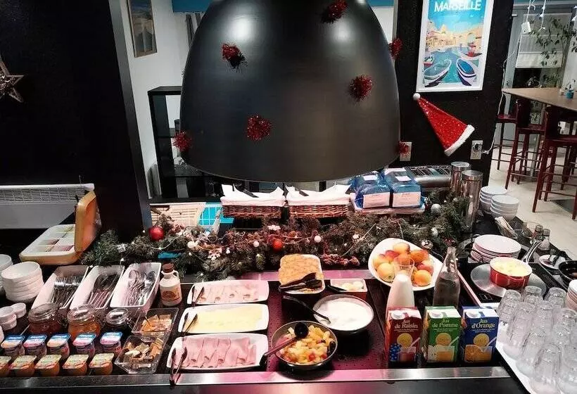 Отель Kyriad Direct Marseille Est  La Valentine