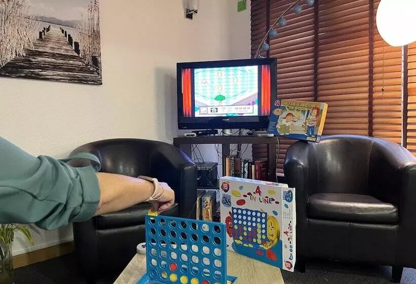 Отель Kyriad Direct Marseille Est  La Valentine