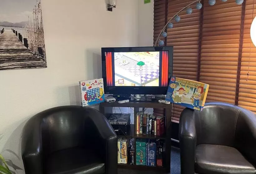 Отель Kyriad Direct Marseille Est  La Valentine