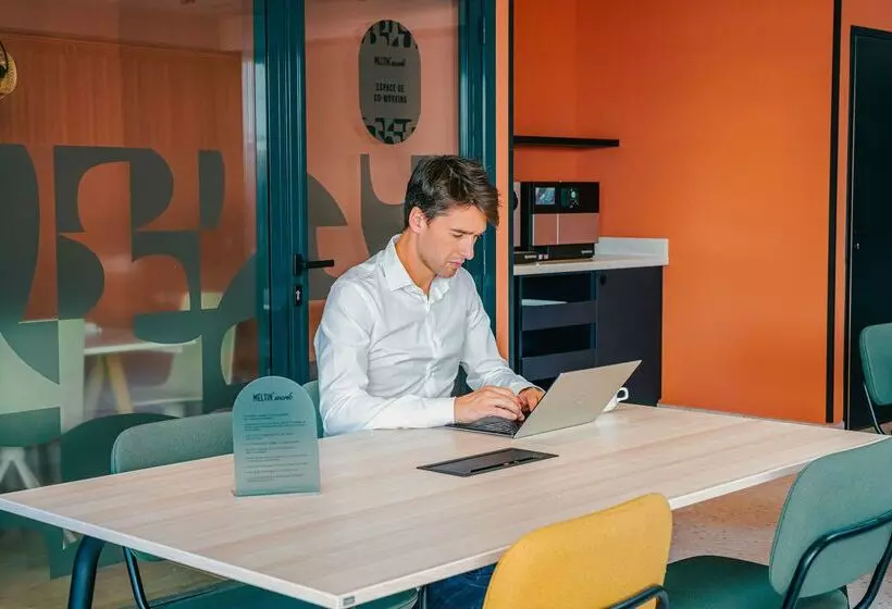 Отель Kyriad Marseille Palais Des Congrès   Vélodrome   Ibis Styles à Partir De Juin 2025