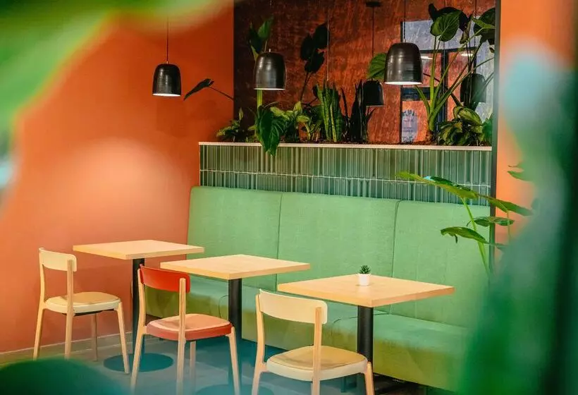 Отель Kyriad Marseille Palais Des Congrès   Vélodrome   Ibis Styles à Partir De Juin 2025