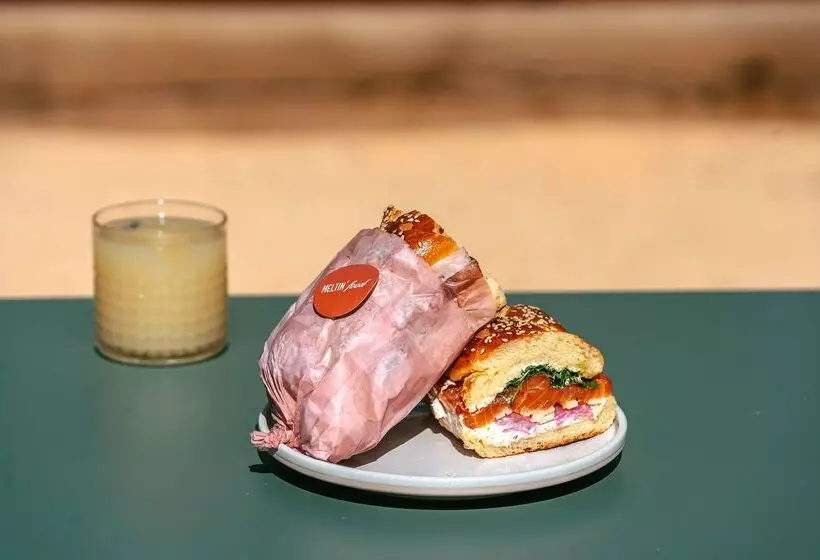 Отель Kyriad Marseille Palais Des Congrès   Vélodrome   Ibis Styles à Partir De Juin 2025