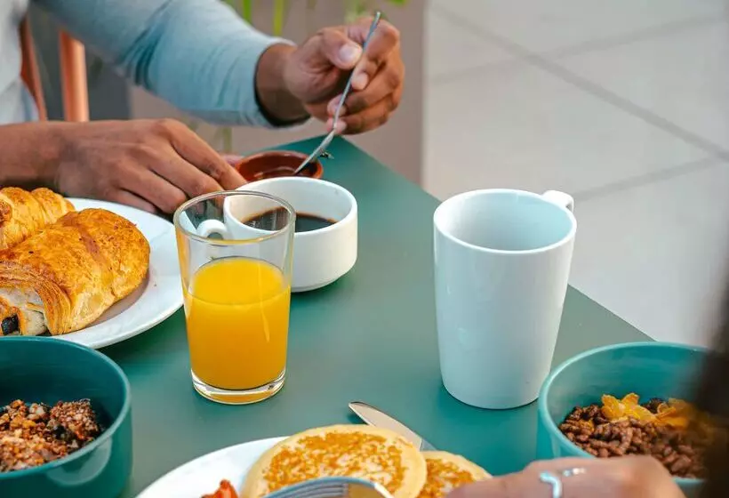 Отель Kyriad Marseille Palais Des Congrès   Vélodrome   Ibis Styles à Partir De Juin 2025