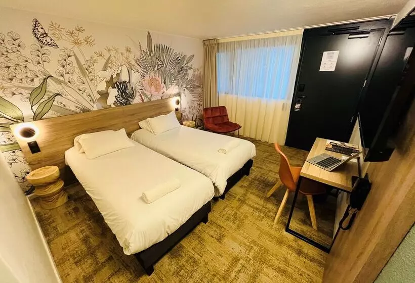 ホテル Kyriad Aéroport Marseille