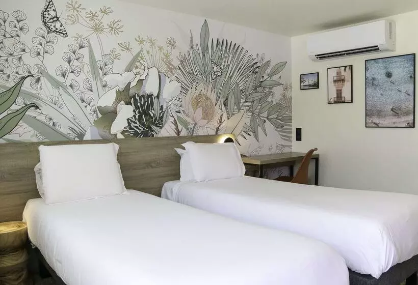 ホテル Kyriad Aéroport Marseille