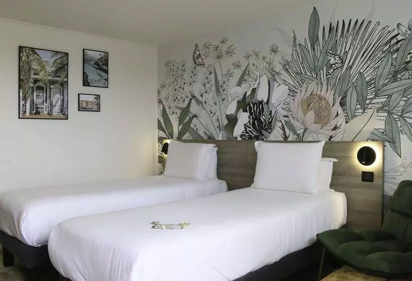 ホテル Kyriad Aéroport Marseille