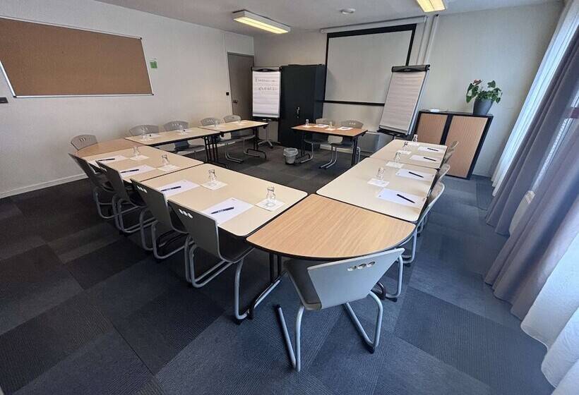 호텔 Kyriad Aéroport Marseille