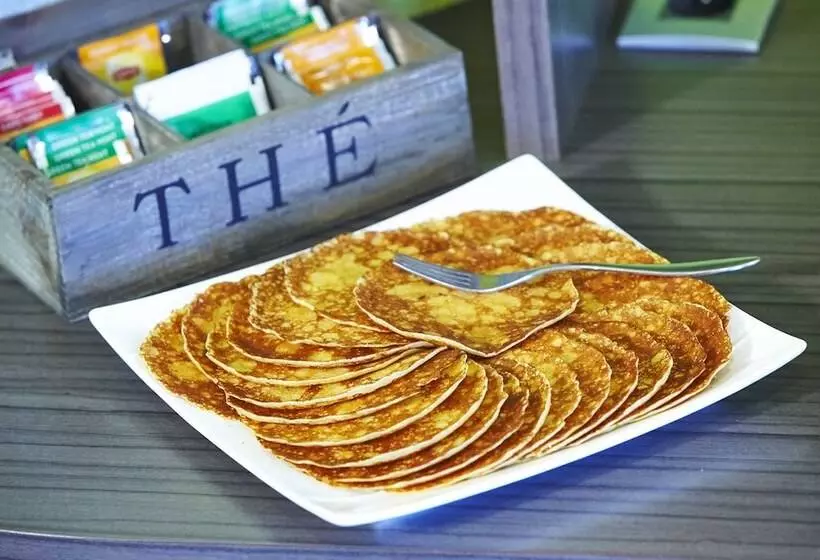 ホテル Kyriad Aéroport Marseille