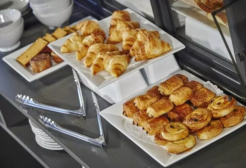 ホテル Kyriad Aéroport Marseille