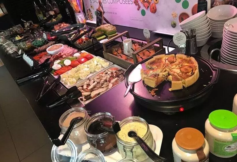 ホテル Kyriad Aéroport Marseille