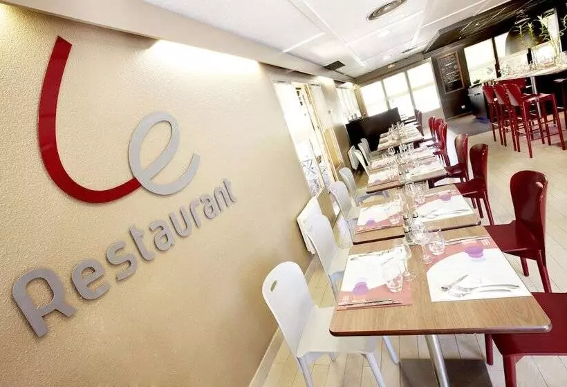 ホテル Kyriad Aéroport Marseille