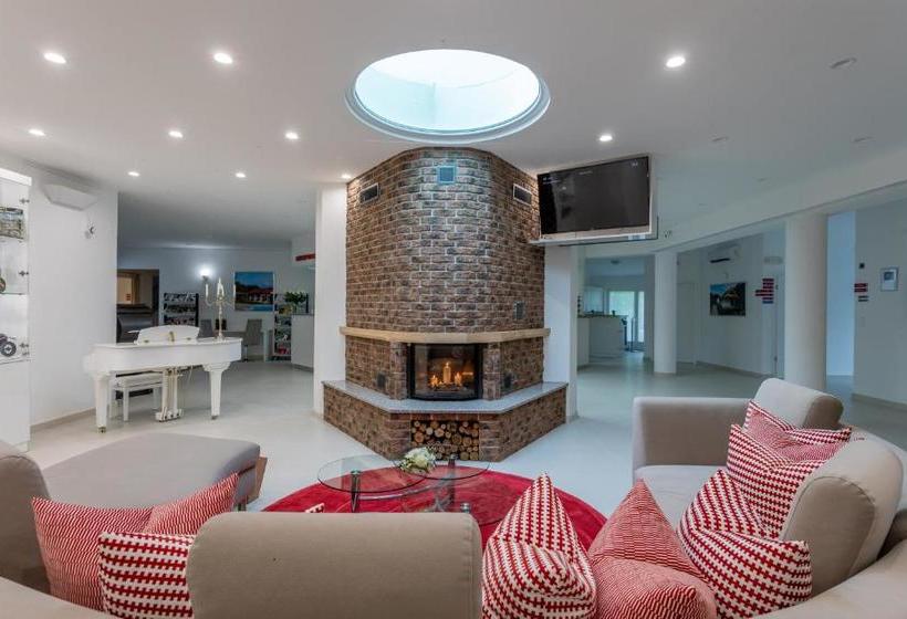 Отель Csipkerozsa Park