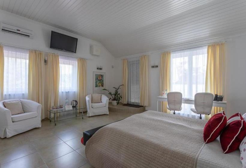 Отель Csipkerozsa Park