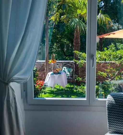 ベッドアンドブレックファースト Villa Muralto Rooms & Garden