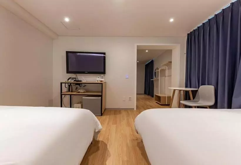 1962 Business Hotel Chuncheon Branch