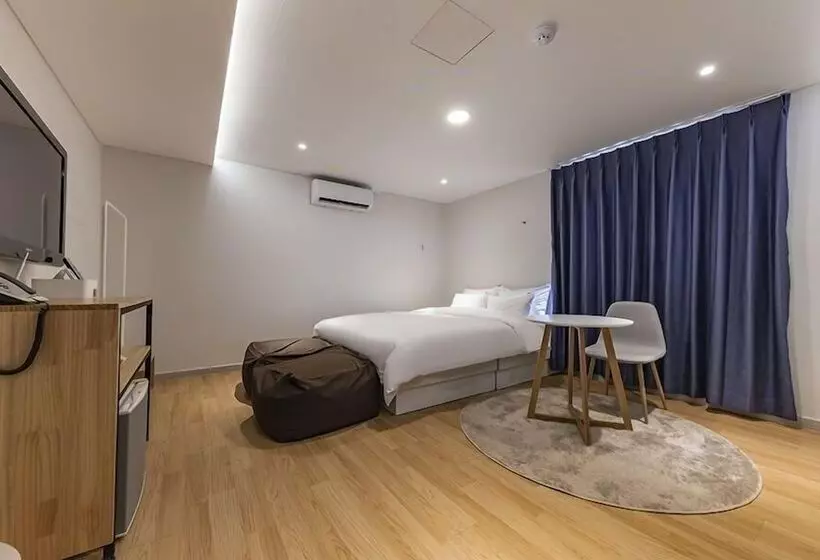 1962 Business Hotel Chuncheon Branch