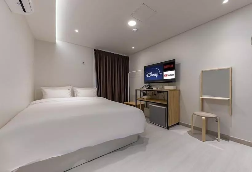 1962 Business Hotel Chuncheon Branch