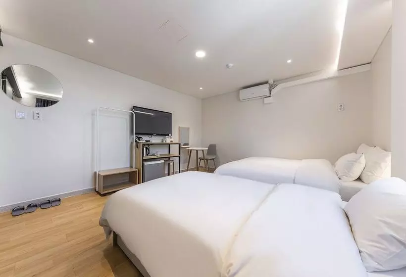 1962 Business Hotel Chuncheon Branch