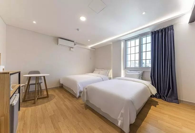 1962 Business Hotel Chuncheon Branch