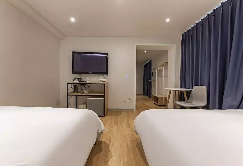 1962 Business Hotel Chuncheon Branch
