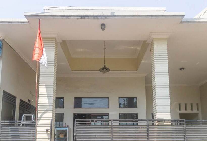 Hotel Spot On 3155 Penginapan Banyu Biru Syariah