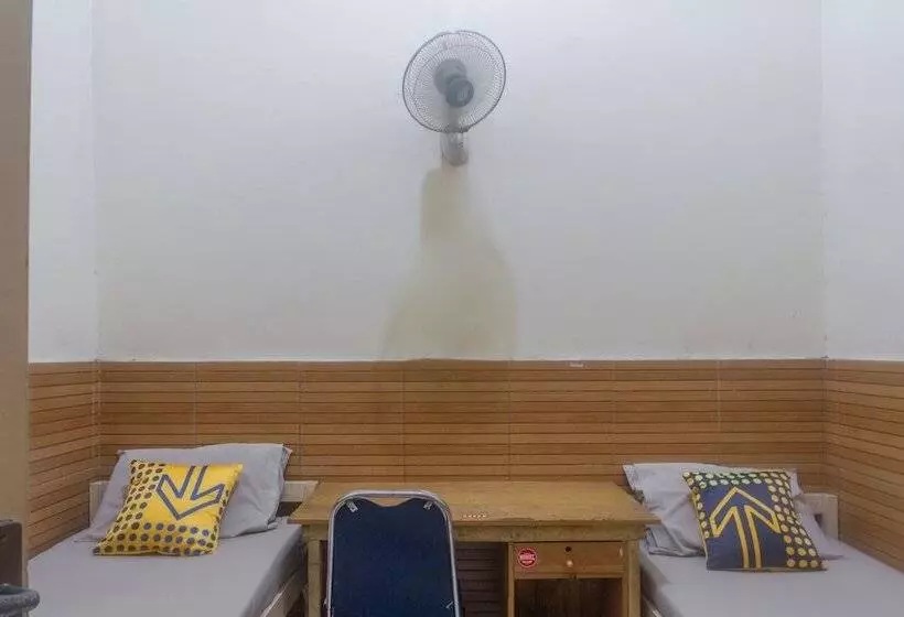 ホテル Spot On 3155 Penginapan Banyu Biru Syariah