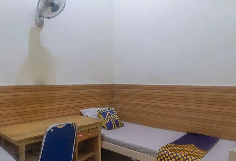 ホテル Spot On 3155 Penginapan Banyu Biru Syariah