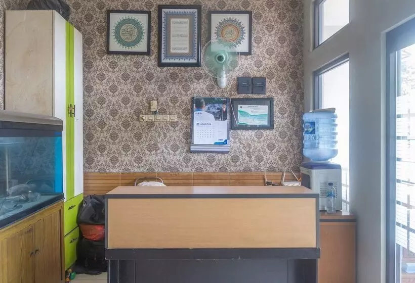 ホテル Spot On 3155 Penginapan Banyu Biru Syariah