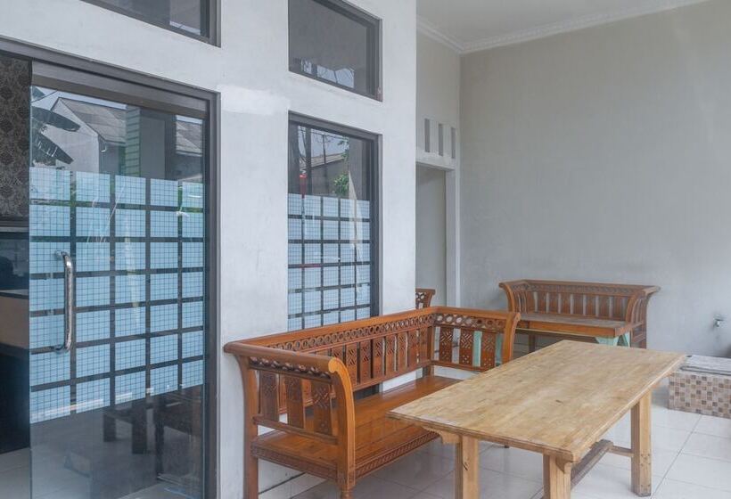Hotel Spot On 3155 Penginapan Banyu Biru Syariah