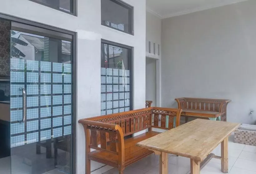 ホテル Spot On 3155 Penginapan Banyu Biru Syariah