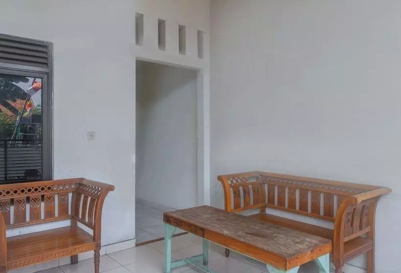 ホテル Spot On 3155 Penginapan Banyu Biru Syariah