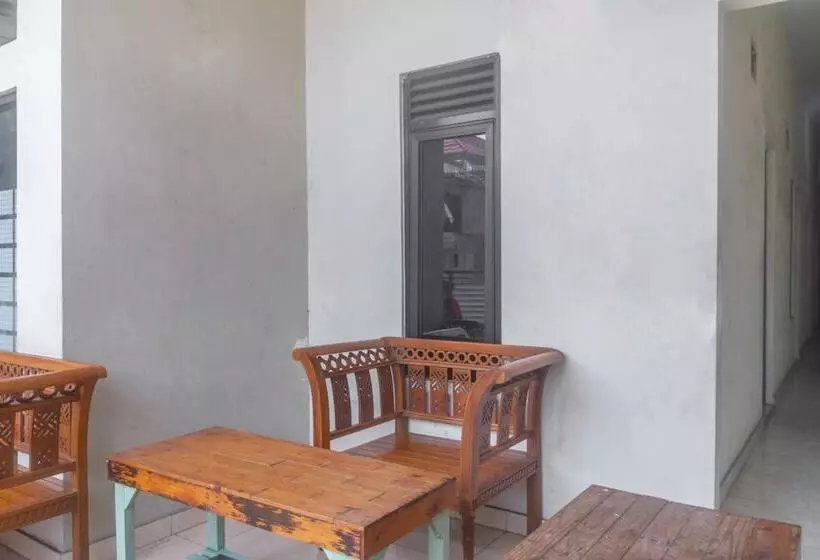 ホテル Spot On 3155 Penginapan Banyu Biru Syariah